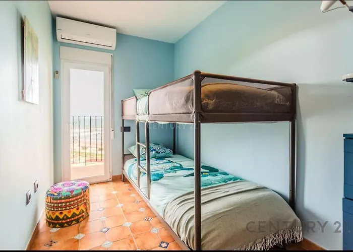 Charming Coastal Retreat * אלבוראיה