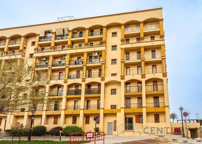 Charming Coastal Retreat דירה